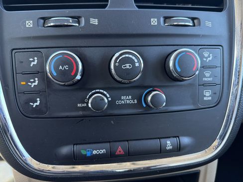 Used 2016 Dodge Grand Caravan SE w/ Quick Order Package 29E SE FWD image 21