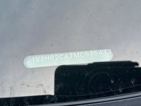 Used 2021 Volkswagen Atlas SE image 2