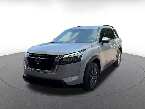 Used 2025 Nissan Pathfinder SV FWD image 7
