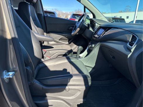 Used 2021 Chevrolet Trax LT w/ Driver Confidence Package image 28