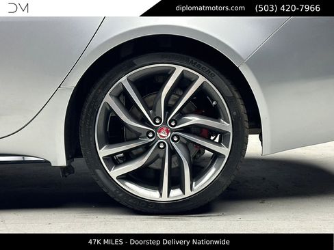 Used 2018 Jaguar XF S RWD image 41