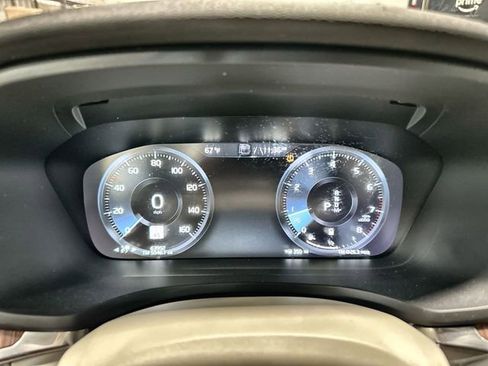 Used 2022 Volvo S60 B5 Momentum image 14