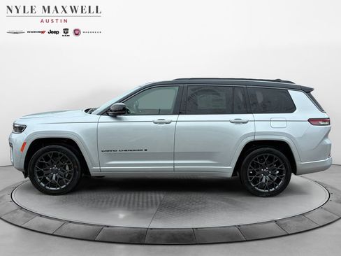 New 2026 Jeep Grand Cherokee L Summit w/ Obsidian Package AWD/4WD image 14