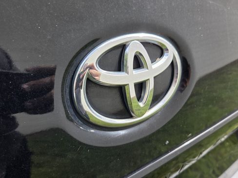 Used 2017 Toyota Sienna SE Premium FWD image 4
