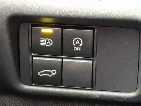 Used 2024 Toyota Highlander LE image 23