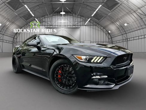 Used 2017 Ford Mustang GT RWD image 11