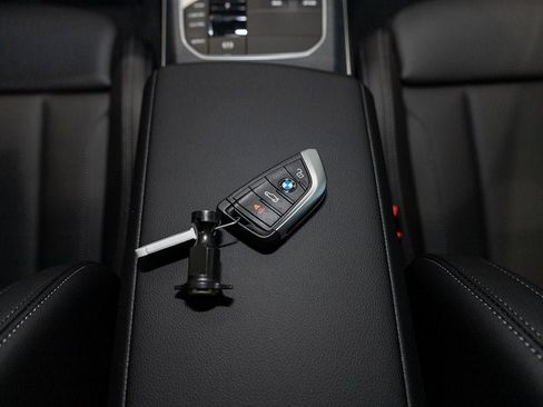 New 2025 BMW 330i xDrive Sedan w/ Convenience Package image 40