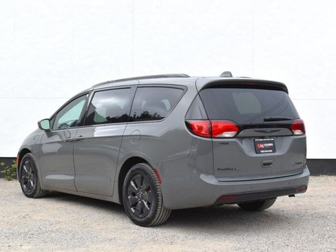 Used 2020 Chrysler Pacifica Limited w/ S Appearance Package FWD image 2