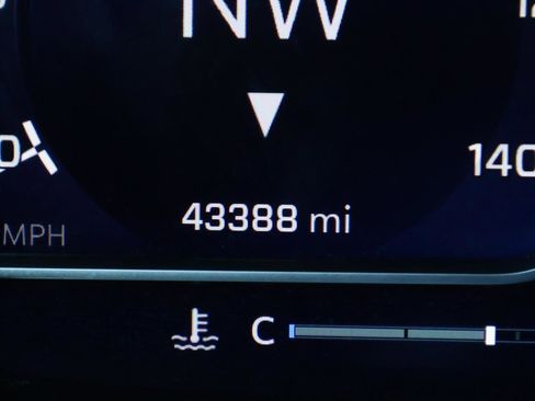 Used 2023 Chevrolet Suburban RST w/ Luxury Package image 35