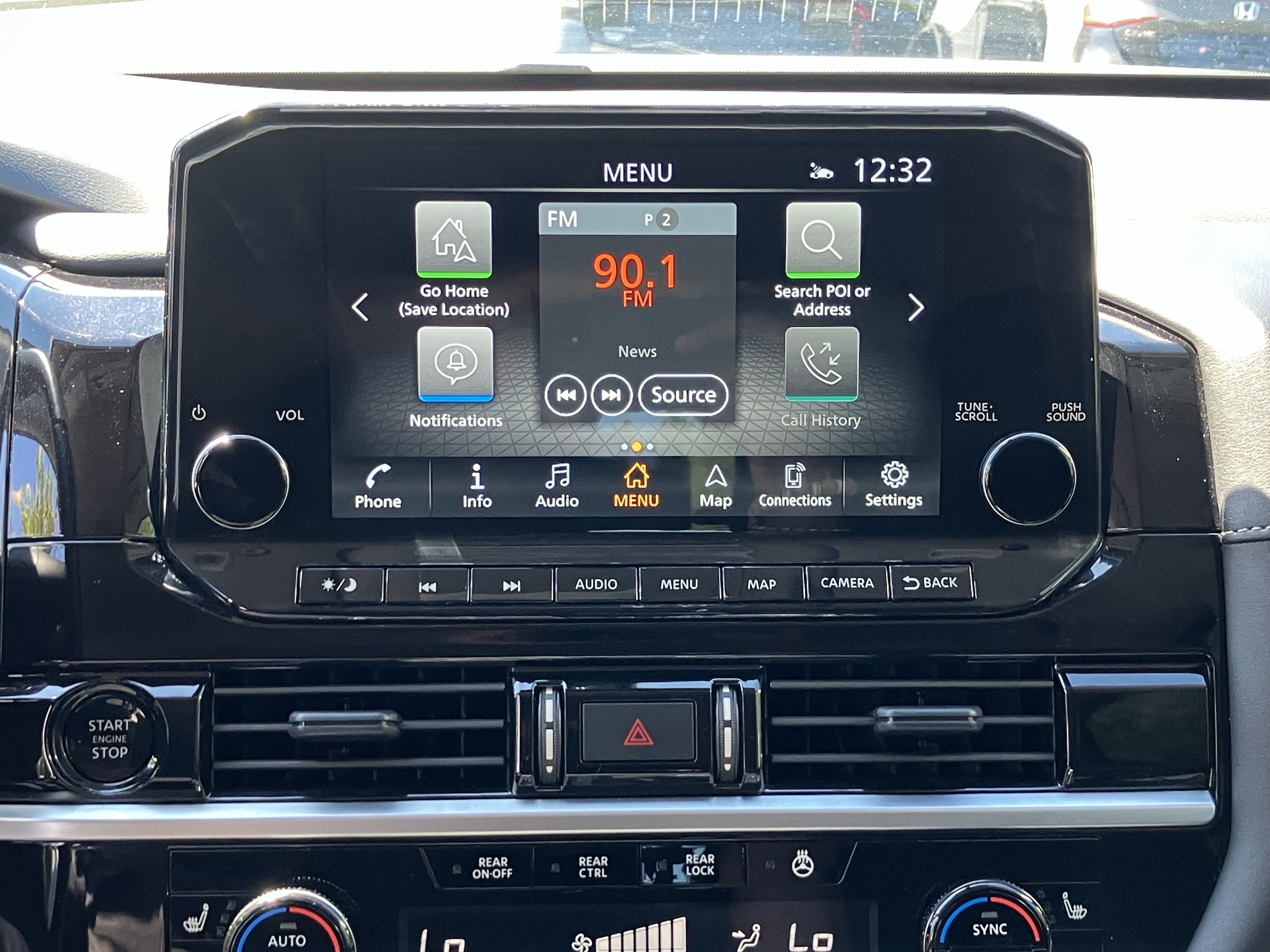 Used 2025 Nissan Pathfinder SL FWD image 27