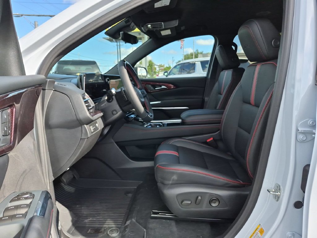 New 2027 Chevrolet Traverse RS w/ LPO, Floor Liner Package FWD image 18