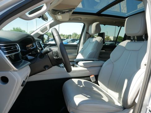 Used 2024 Jeep Wagoneer Series III w/ Premium Group I AWD/4WD image 34