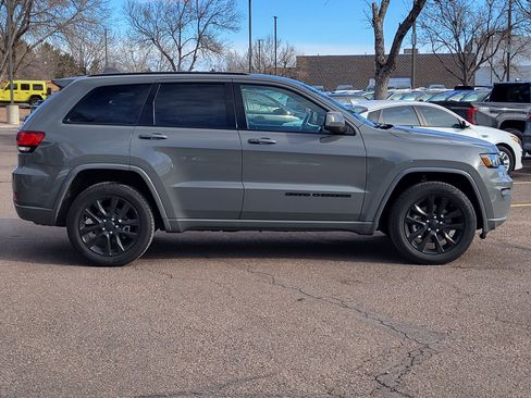 Used 2021 Jeep Grand Cherokee Laredo X image 2