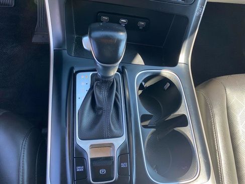 Certified 2022 Kia Carnival LX FWD image 13