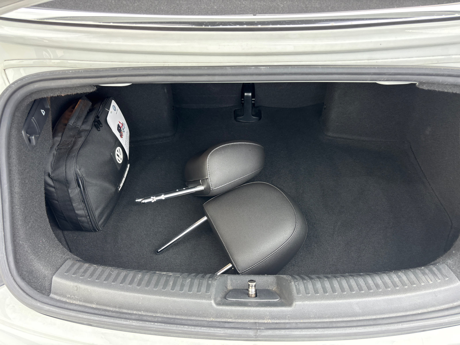 Used 2018 Volkswagen Beetle 2.0T S FWD image 9
