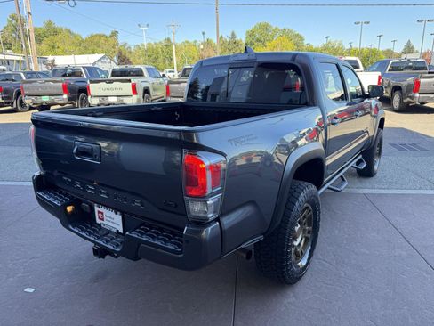 Certified 2021 Toyota Tacoma TRD Off-Road w/ Technology Package AWD/4WD image 8