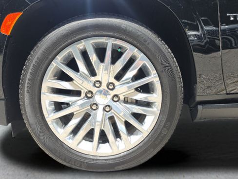 Used 2024 Chevrolet Tahoe High Country AWD/4WD image 14