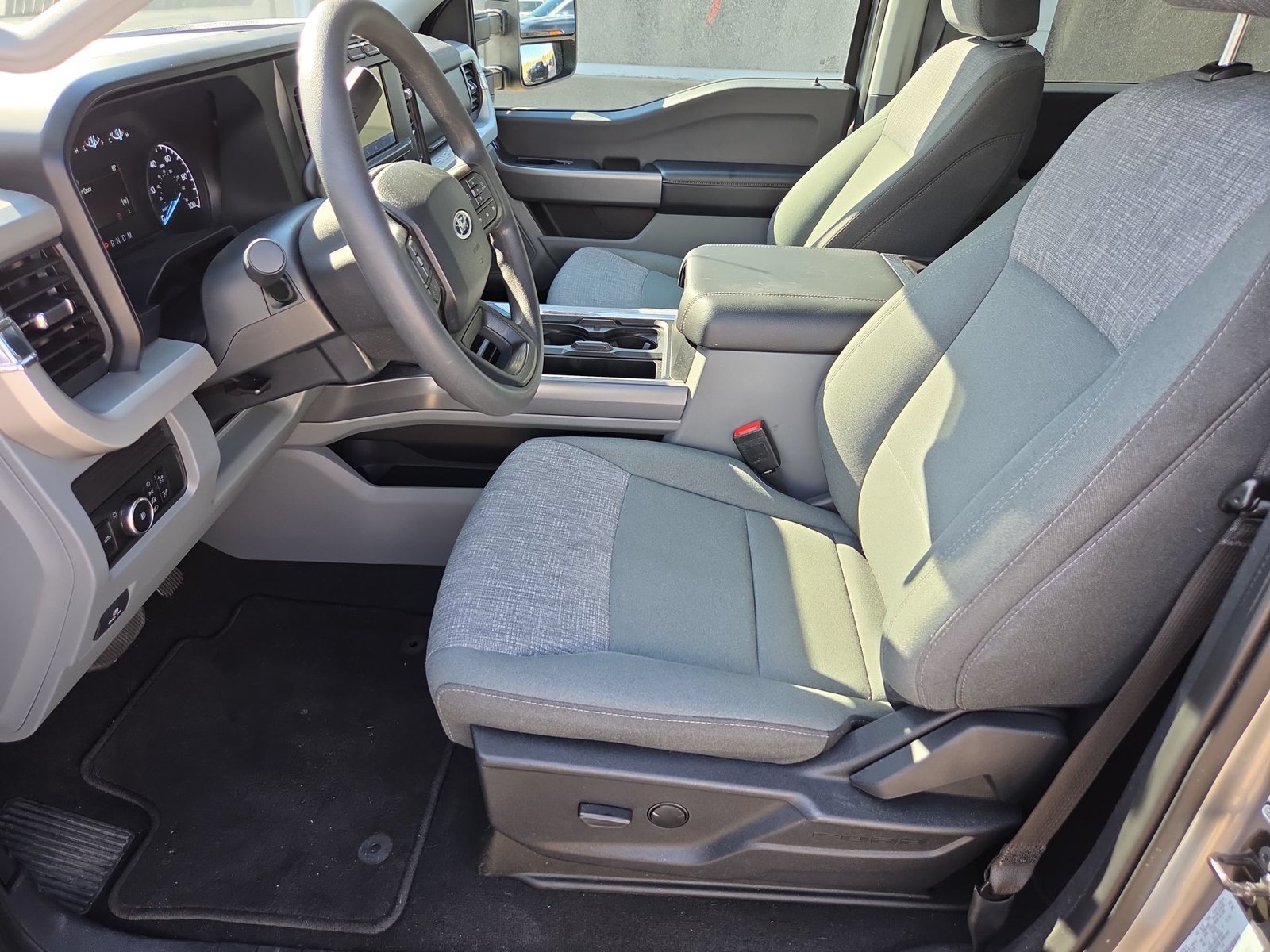 Used 2024 Ford F250 XLT w/ FX4 Off-Road Package AWD/4WD image 18