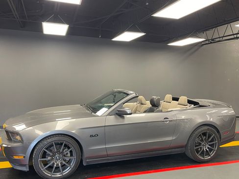 Used 2011 Ford Mustang GT image 2