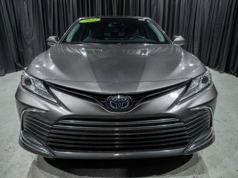 Used 2022 Toyota Camry XLE image 2
