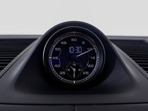 Certified 2025 Porsche Macan GTS image 13