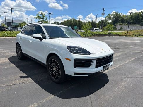 Used 2024 Porsche Cayenne AWD/4WD image 13