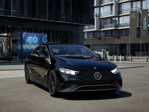New 2026 Mercedes-Benz EQE 320 4MATIC Sedan image 8