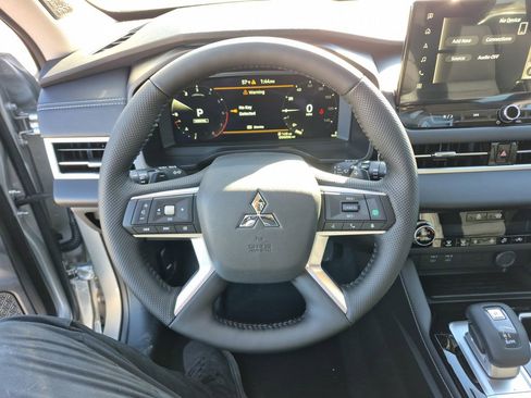 New 2026 Mitsubishi Outlander SE image 37