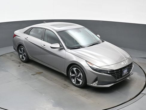 Certified 2023 Hyundai Elantra Limited w/ Preferred Accessory Package image 40