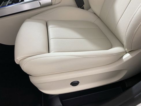 Used 2025 Mercedes-Benz GLB 250 4MATIC image 12