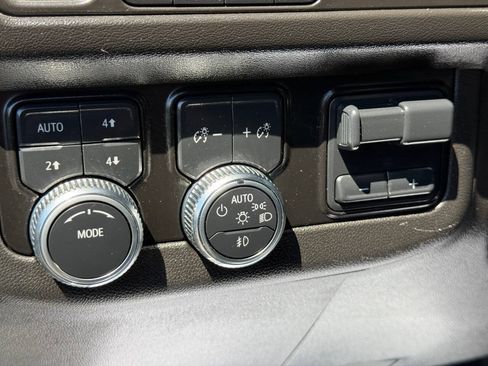 Used 2023 GMC Yukon XL SLE w/ Max Trailering Package AWD/4WD image 17