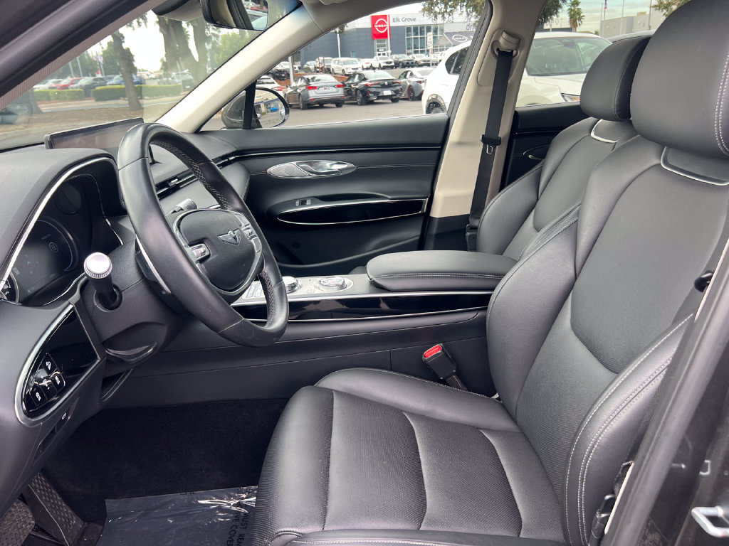 Used 2025 Genesis GV70 2.5T AWD/4WD image 12