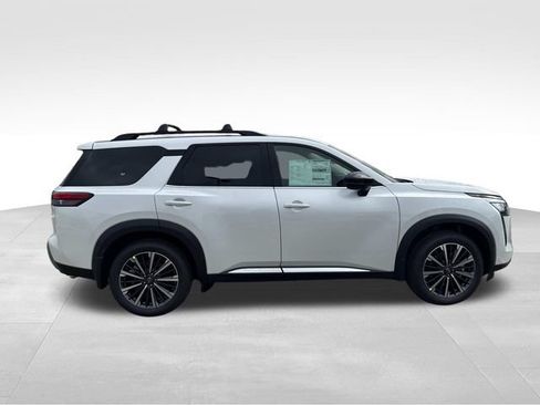 New 2026 Nissan Pathfinder Platinum w/ Cargo Package FWD image 9