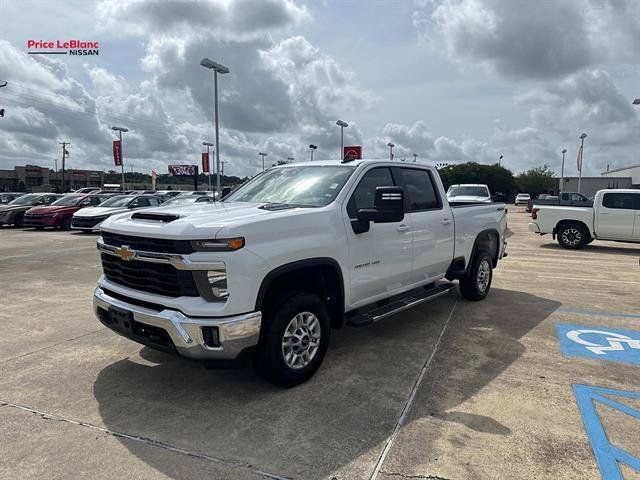 Used 2025 Chevrolet Silverado 2500 LT w/ Convenience Package AWD/4WD image 3