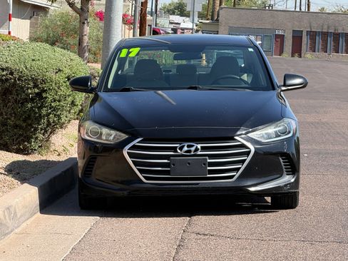 Used 2017 Hyundai Elantra SE FWD image 2