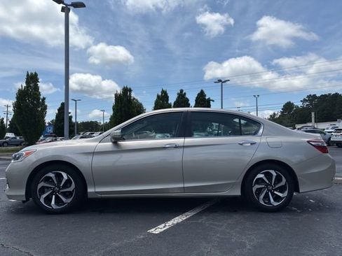 Used 2017 Honda Accord EX-L image 9
