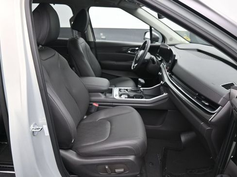 New 2026 Kia Carnival SX w/ SX Dark Edition Package FWD image 29