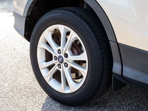 Certified 2017 Ford Escape SE image 7