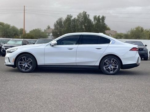 Used 2025 BMW i5 eDrive40i w/ Premium Package image 9