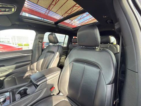 Certified 2025 Jeep Grand Cherokee L Limited w/ Black Appearance Package AWD/4WD image 16