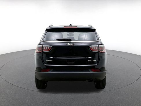 Used 2025 Jeep Compass Latitude AWD/4WD image 8