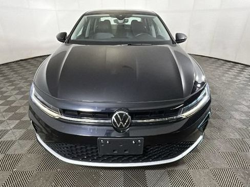 Used 2025 Volkswagen Jetta SE FWD image 7