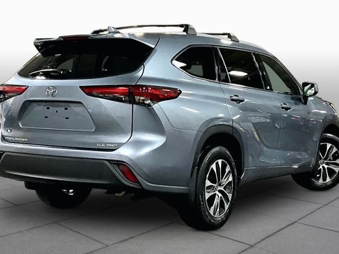 Used 2022 Toyota Highlander XLE AWD/4WD image 13