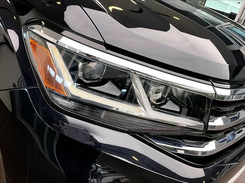 Used 2023 Volkswagen Atlas Cross Sport SE image 51