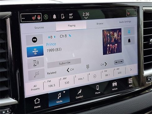 Used 2023 Chrysler Pacifica Touring-L image 14