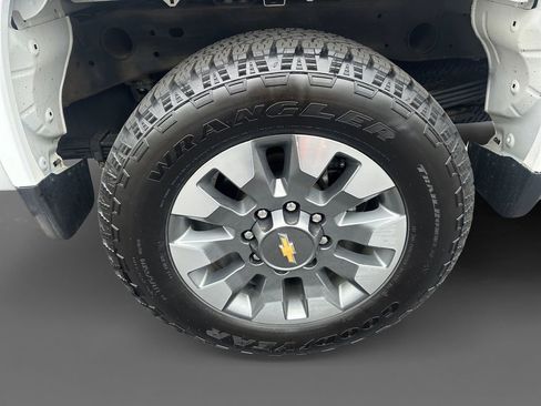 Used 2024 Chevrolet Silverado 2500 Custom w/ Custom Value Package image 8