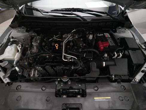 Used 2024 Nissan Altima 2.5 SV FWD image 3