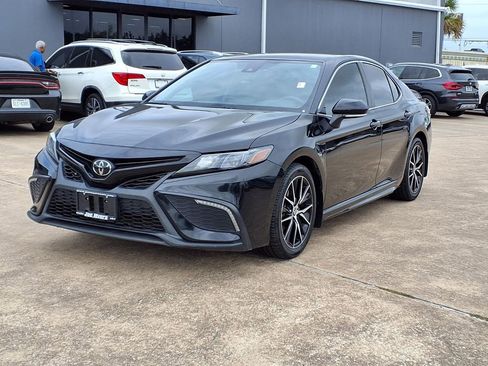 Used 2024 Toyota Camry SE FWD image 3