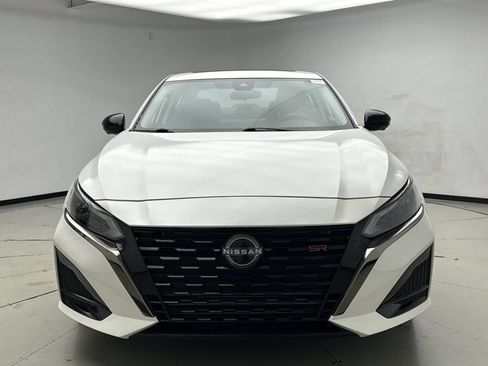 Used 2023 Nissan Altima 2.0 SR FWD image 8