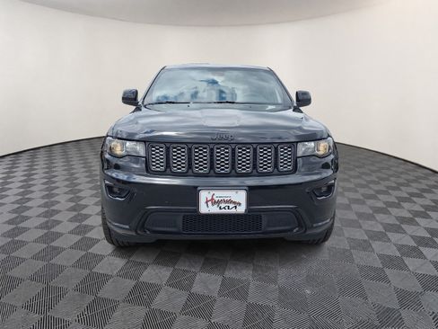 Used 2019 Jeep Grand Cherokee Altitude RWD image 2
